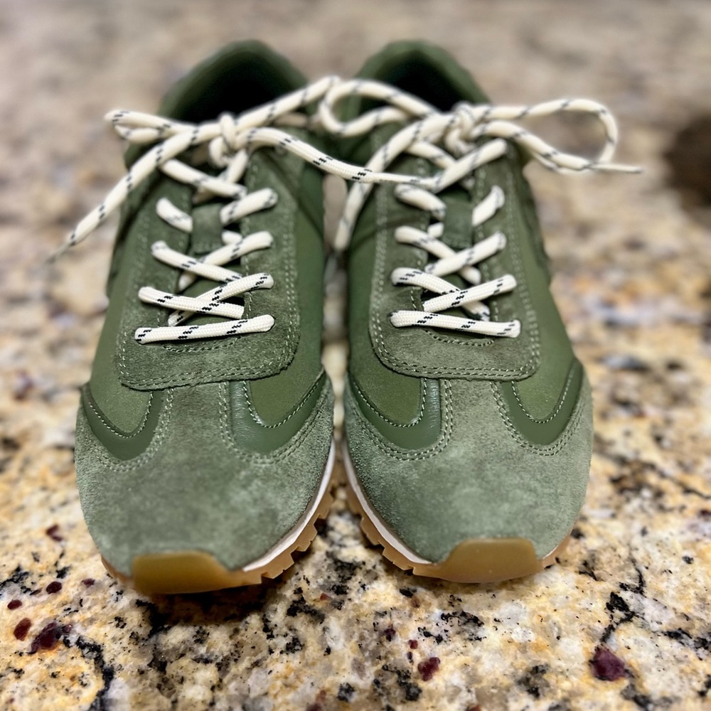 LIKE NEW - Tory Burch Vintage Nylon Sneaker in Palm Bay, Size 7.5